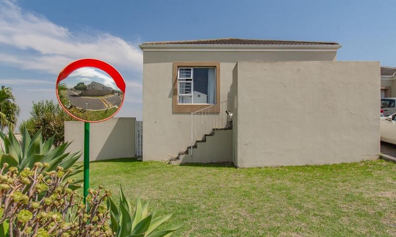 2 Bedroom Property for Sale in Sir Lowrys Pass Village Western Cape